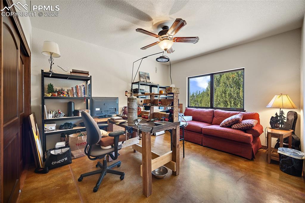 8200 Abbey Road Pueblo, CO 81004 - Photo 28 of 46