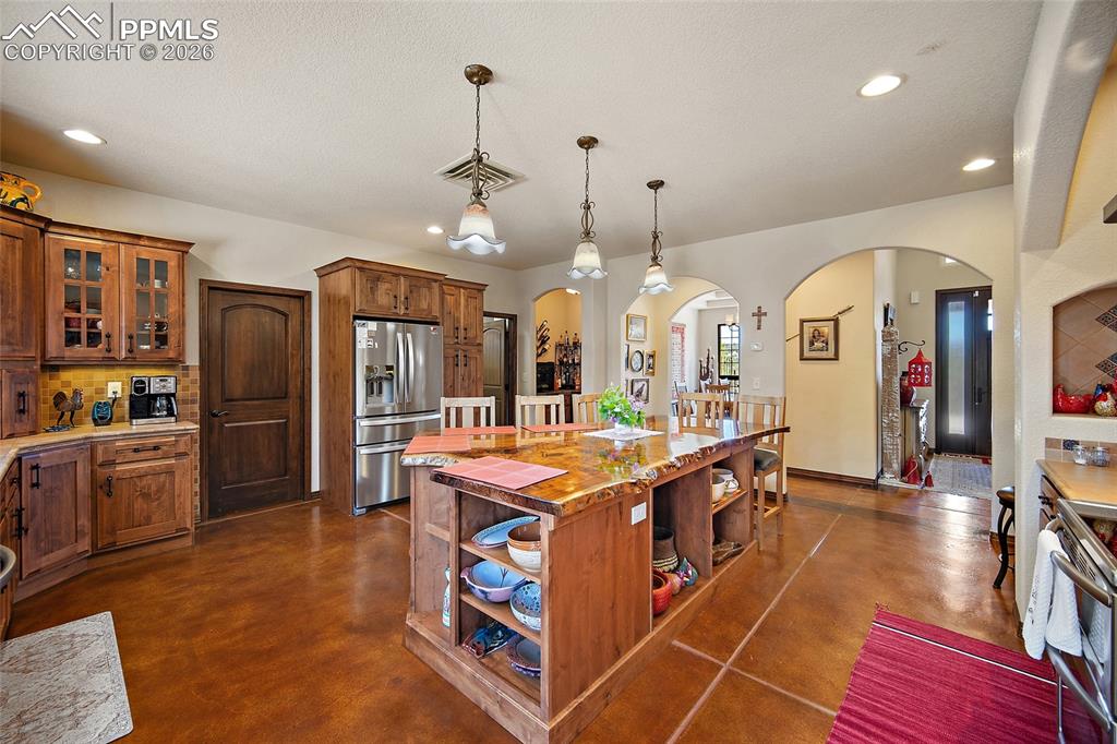 8200 Abbey Road Pueblo, CO 81004 - Photo 8 of 46