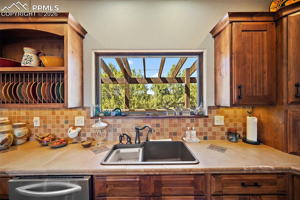 8200 Abbey Road Pueblo, CO 81004 - Photo 10 of 46