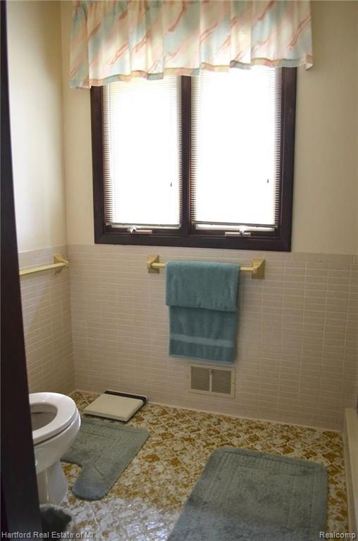 30098 Richmond Road Farmington Hills, MI 48334 - Photo 34 of 61