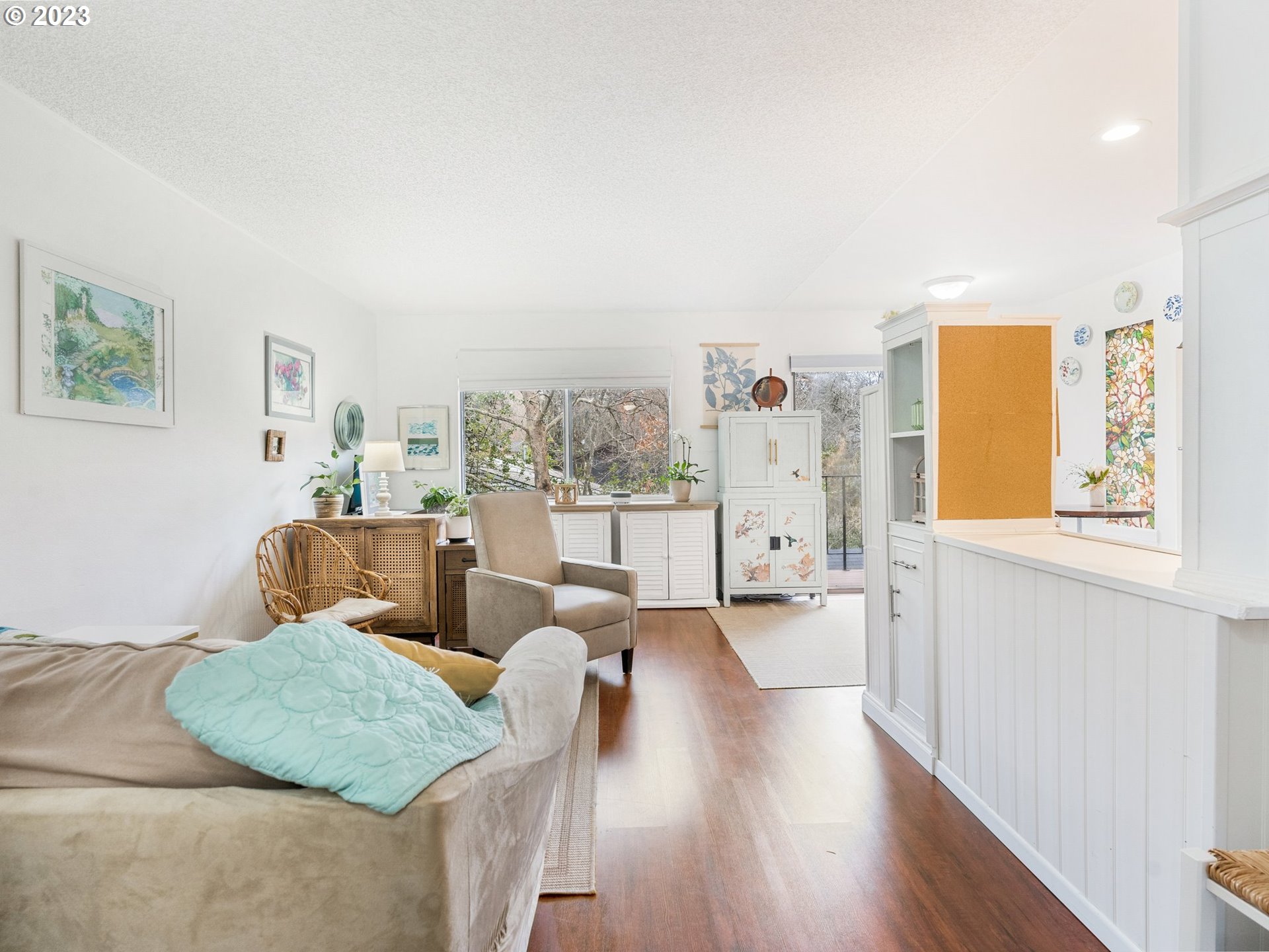 3204 Southwest Carson Street Portland, OR 97219 - Photo 6 of 27 Gallery Image 6