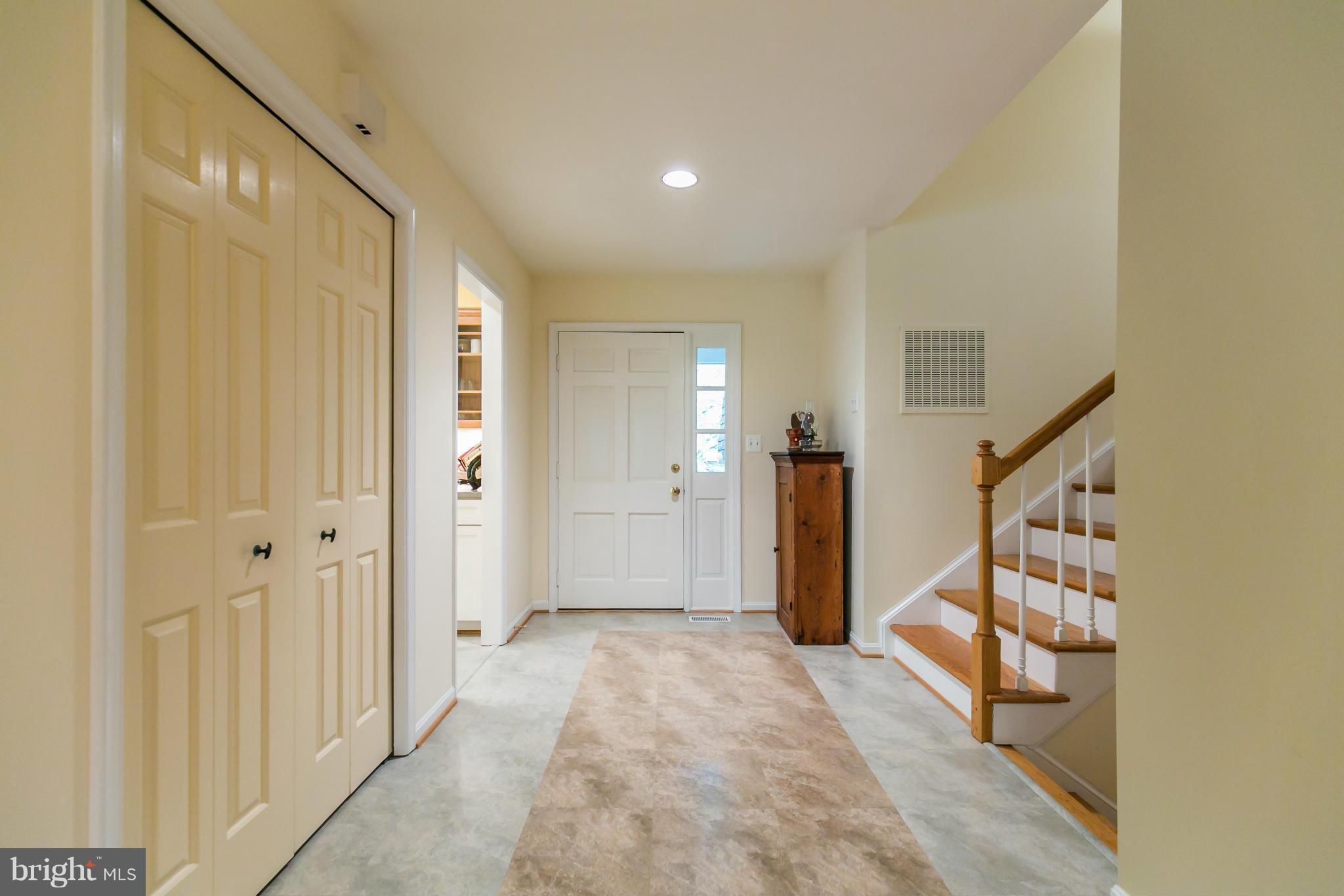 10722 Midsummer Drive Reston, VA 20191 - Photo 3 of 27 Open and bright foyer.