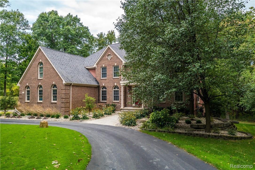260 Hawk Ridge Drive Clarkston, MI 48348 - Photo 6 of 91 Exteriors (3 of 19).jpg