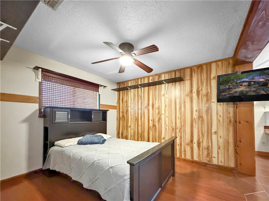 910 Twite Circle Corpus Christi, TX 78418 - Photo 28 of 40 a bedroom with a bed and a painting on the wall