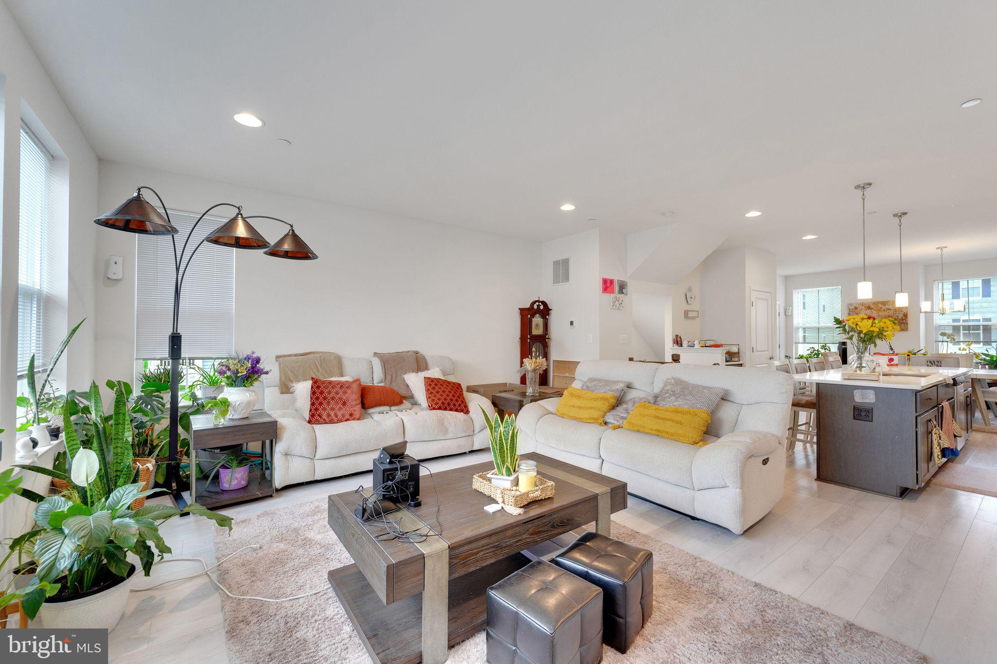 1408 Hudson View Road Essex, MD 21221 - Photo 12 of 31 Living Area