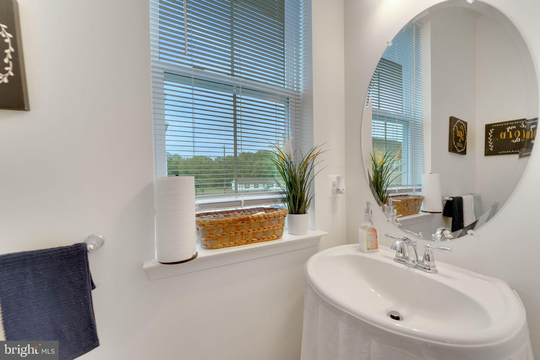 1408 Hudson View Road Essex, MD 21221 - Photo 20 of 31 Powder Room