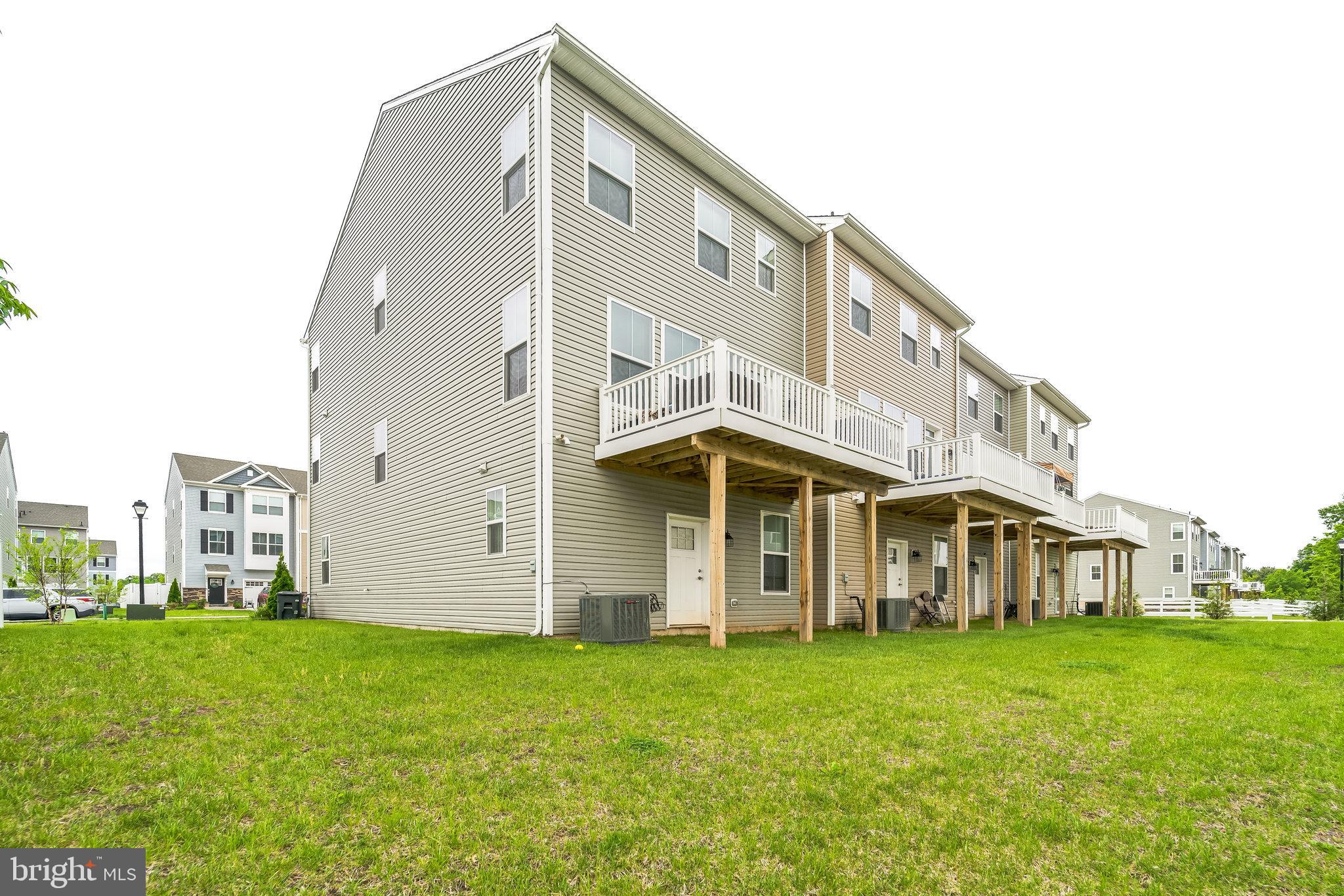 1408 Hudson View Road Essex, MD 21221 - Photo 3 of 31 Exterior - Side