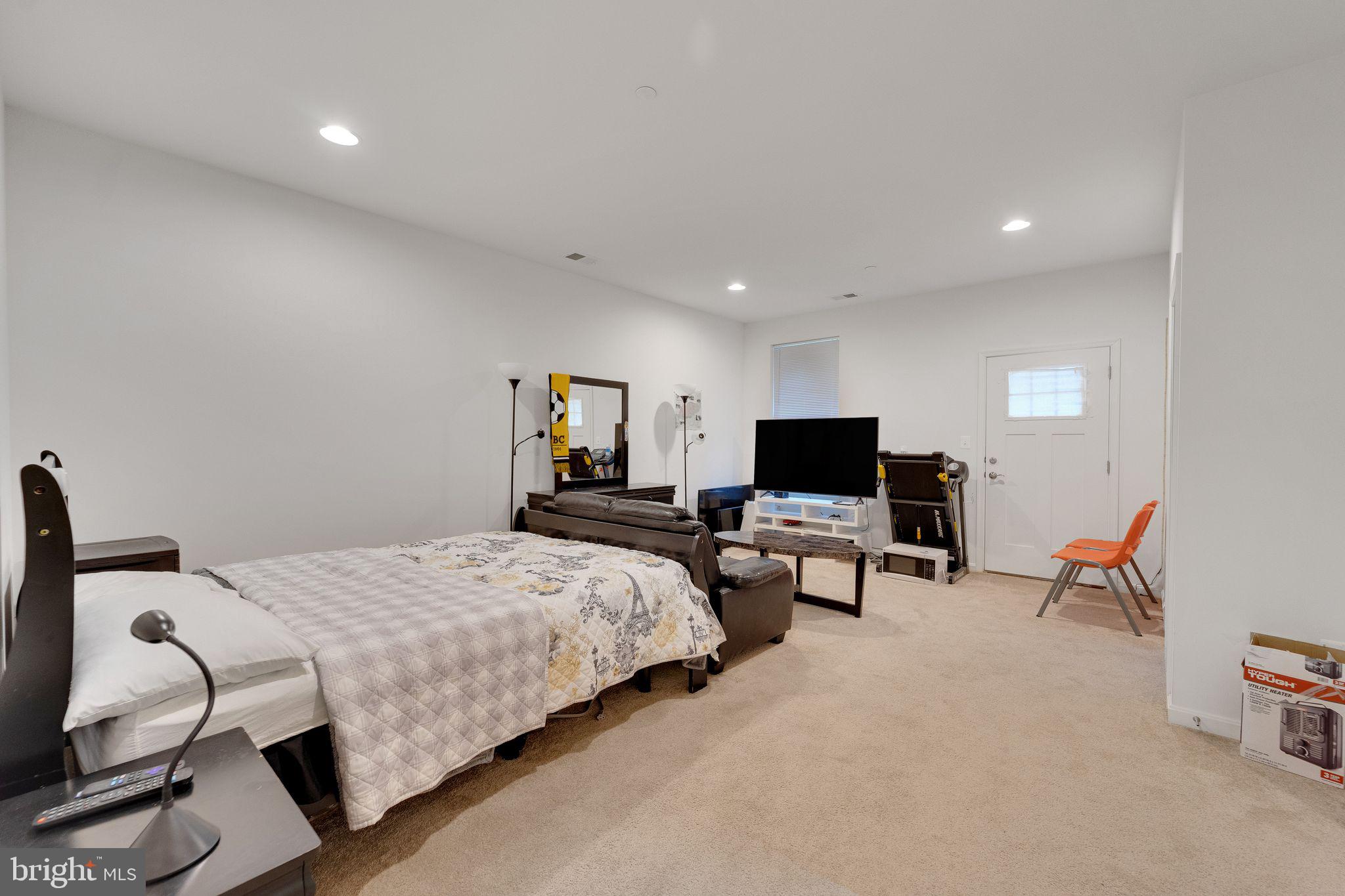 1408 Hudson View Road Essex, MD 21221 - Photo 7 of 31 Ground Level Bedroom 1