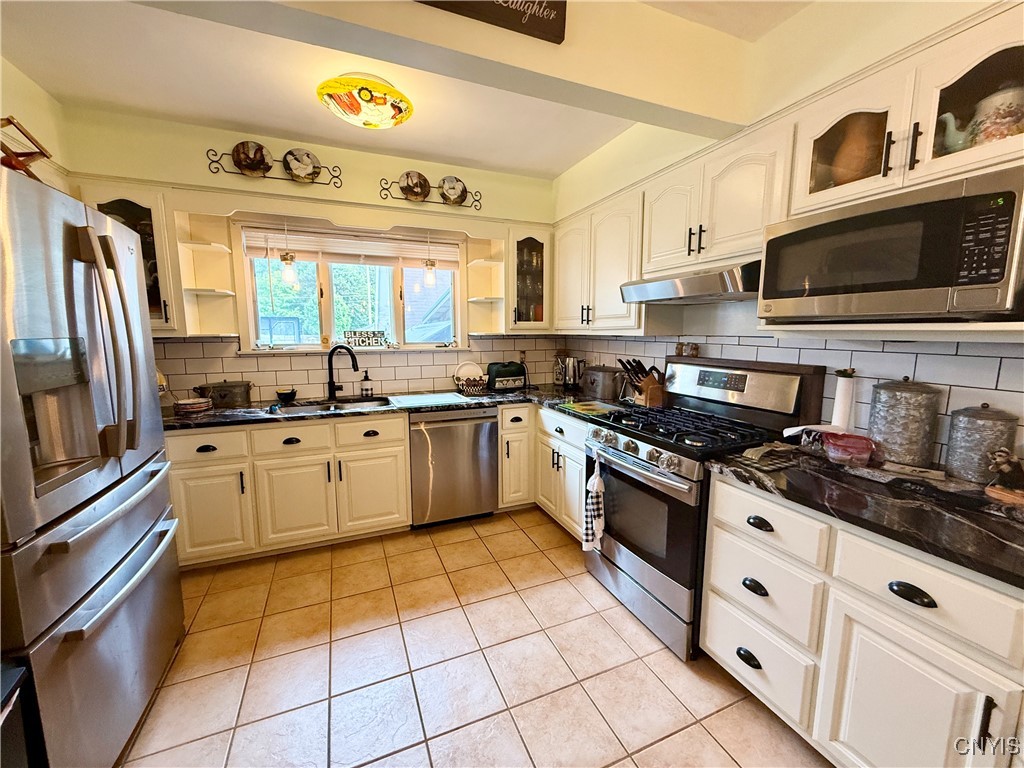 561 Main Street Oneida, NY 13421 - Photo 12 of 47 Granite Countertops, lots of cabinets & stainless