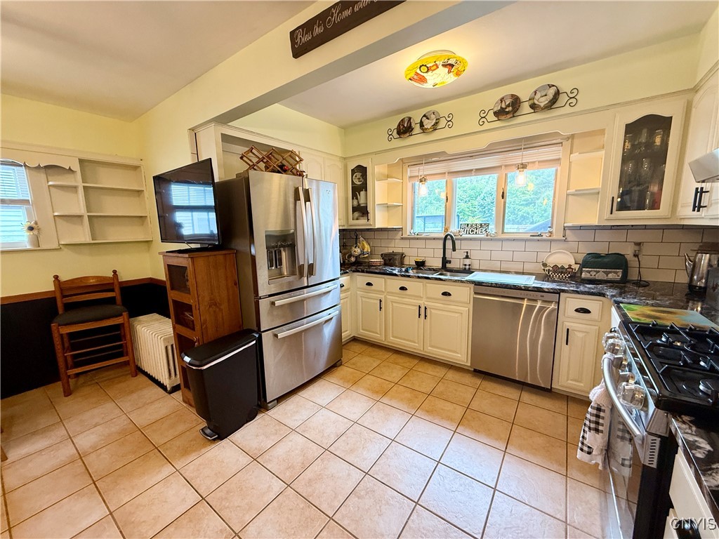 561 Main Street Oneida, NY 13421 - Photo 15 of 47 Eat in Kitchen w/Stainless Steel Appliances
