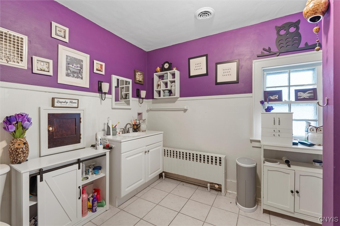 561 Main Street Oneida, NY 13421 - Photo 31 of 47 2nd Floor Large Full Bath