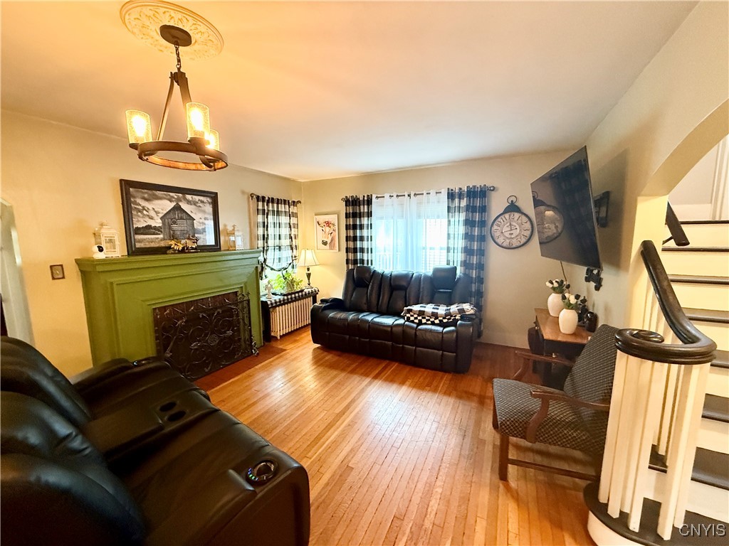 561 Main Street Oneida, NY 13421 - Photo 5 of 47 Living Room
