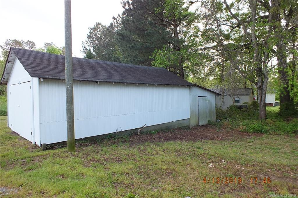 288 South Potter Road Lancaster, SC 29720 - Photo 20 of 24 a backyard of a house