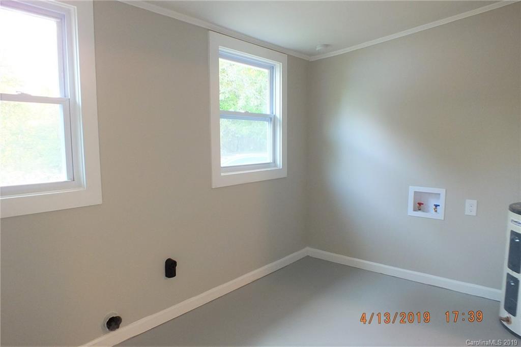 288 South Potter Road Lancaster, SC 29720 - Photo 9 of 24 an empty room with a window
