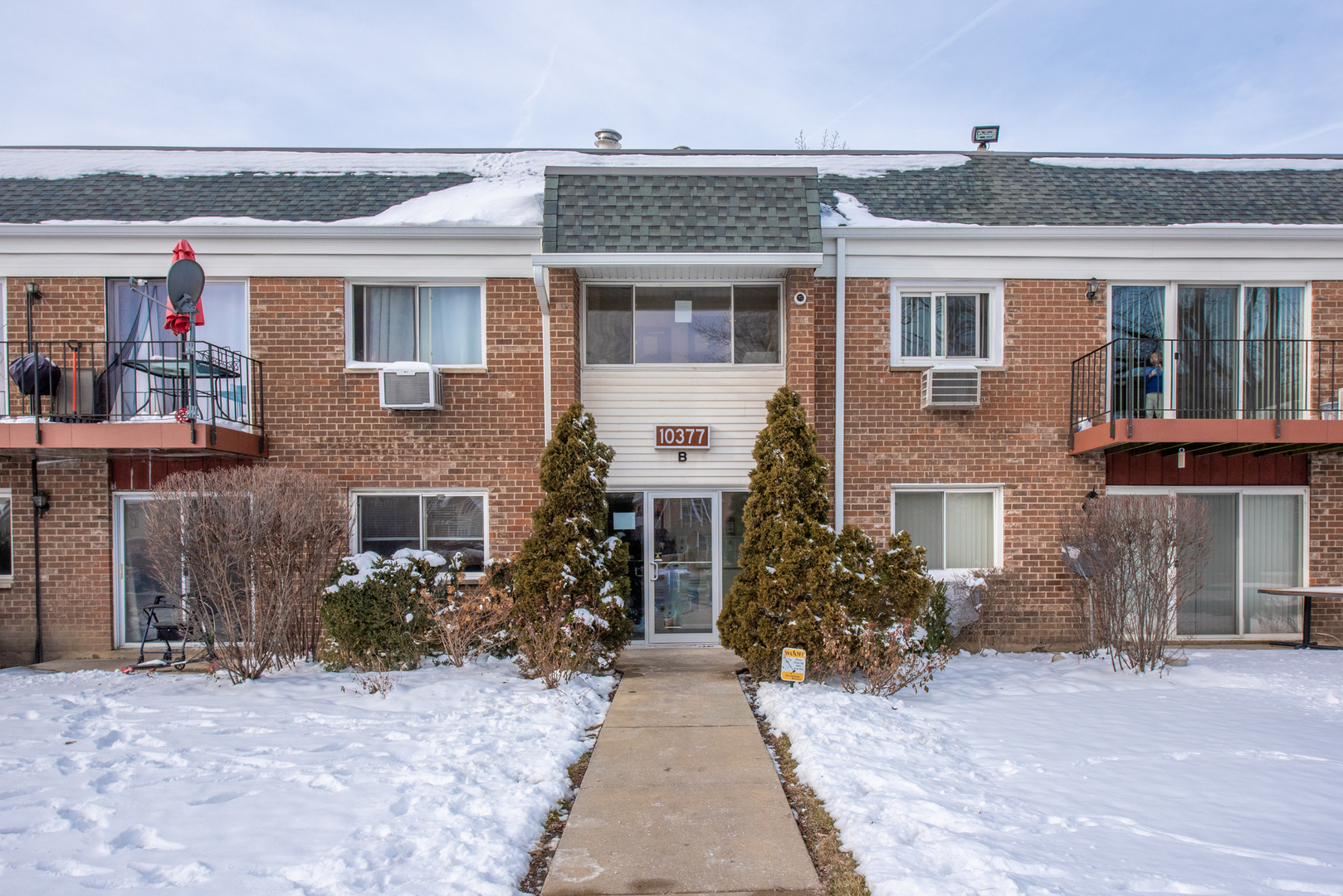 front view of house with a yard