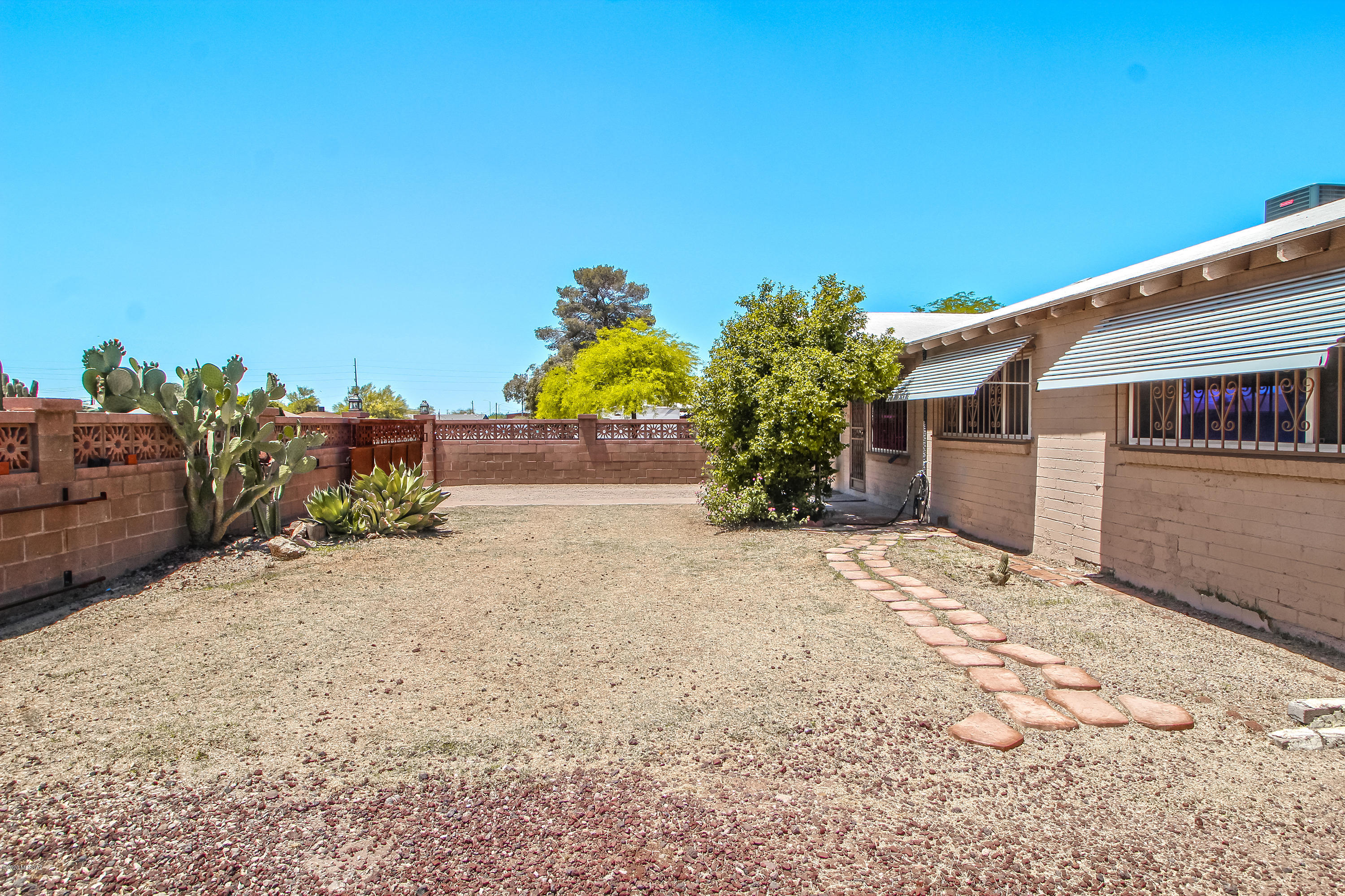 3157 East Silverlake Road Tucson, AZ 85713 - Photo 2 of 50 Gallery Image 2