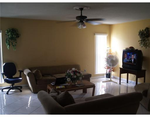22217 Southwest 65th Terrace Boca Raton, FL 33428 - Photo 3 of 7 Living Room