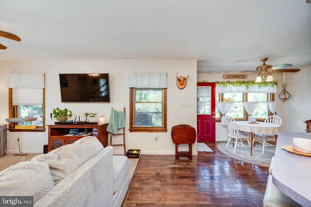 881 Zion Road Mohnton, PA 19540 - Photo 12 of 64 Charming open space with vibrant accents.
