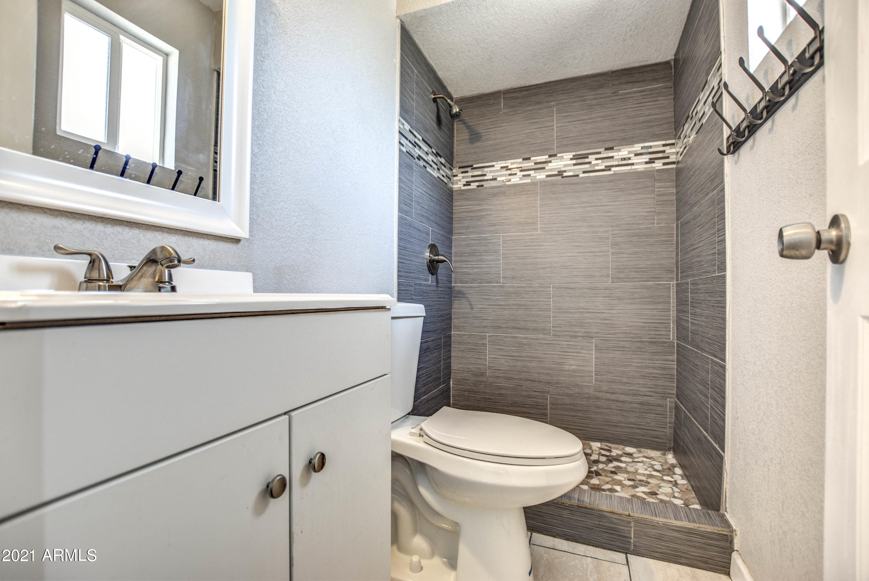 5142 West Osborn Road Phoenix, AZ 85031 - Photo 19 of 43 JR MASTER BATH 1