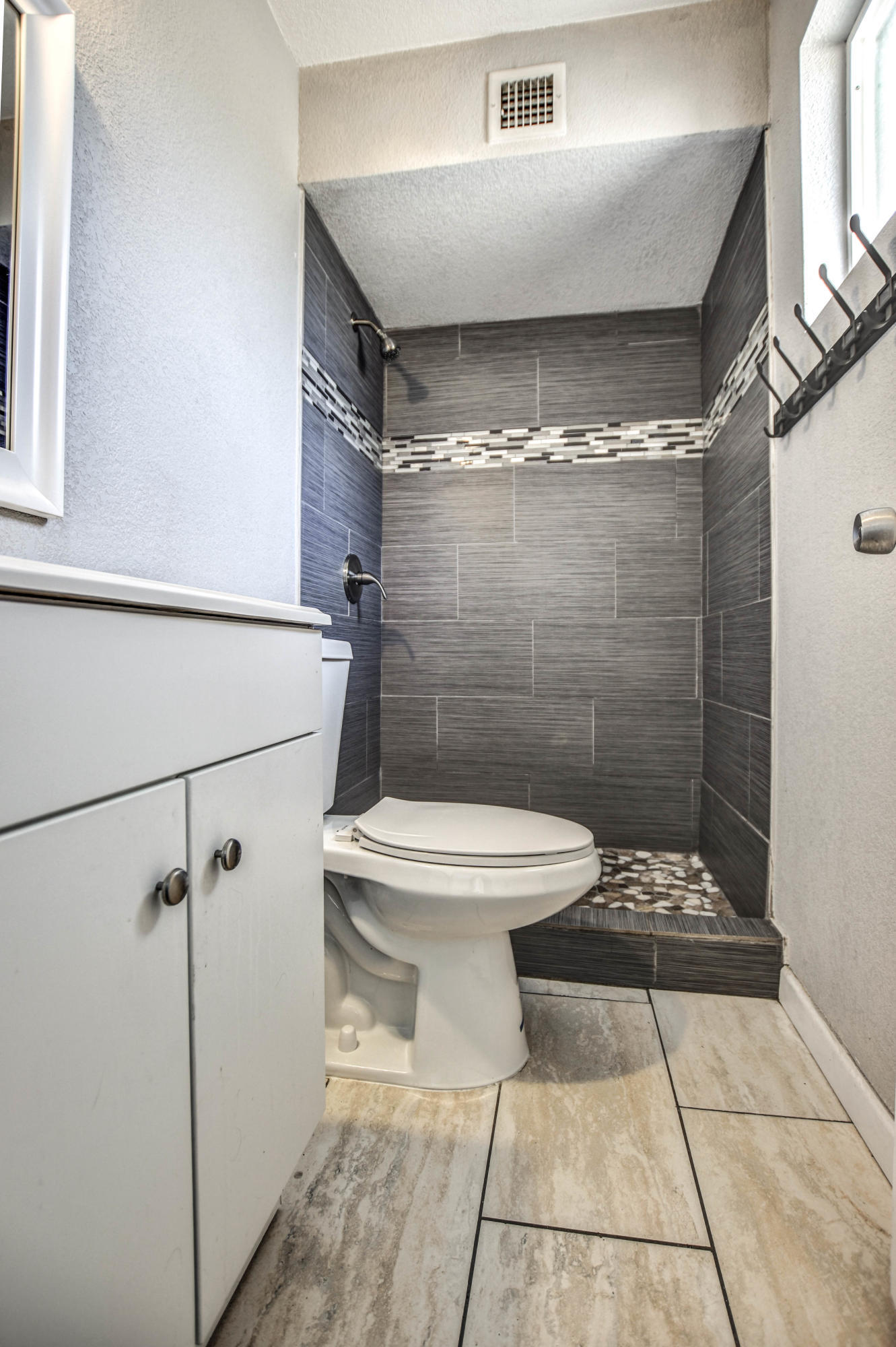 5142 West Osborn Road Phoenix, AZ 85031 - Photo 20 of 43 JR MASTER BATH 2