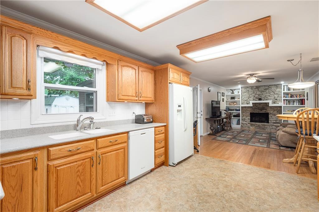 711 South Restin Road Greenwood, IN 46142 - Photo 9 of 23 Gallery Image 9