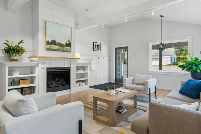 $825,000 | 20 Village Circle, Brunswick, ME 04011