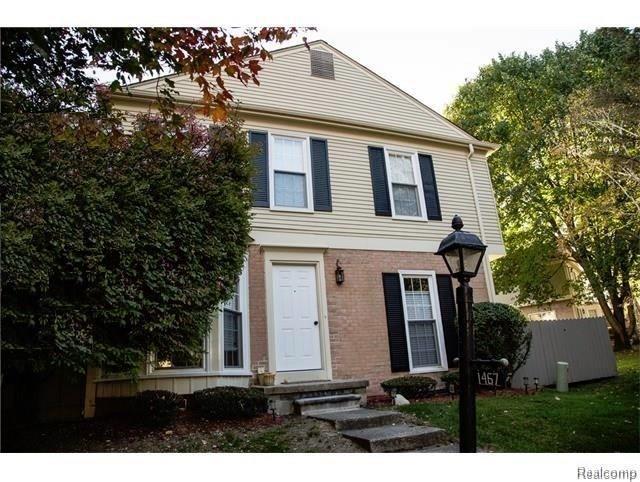 1467 Carriage Lane Rochester Hills, MI 48306 - Photo 1 of 28