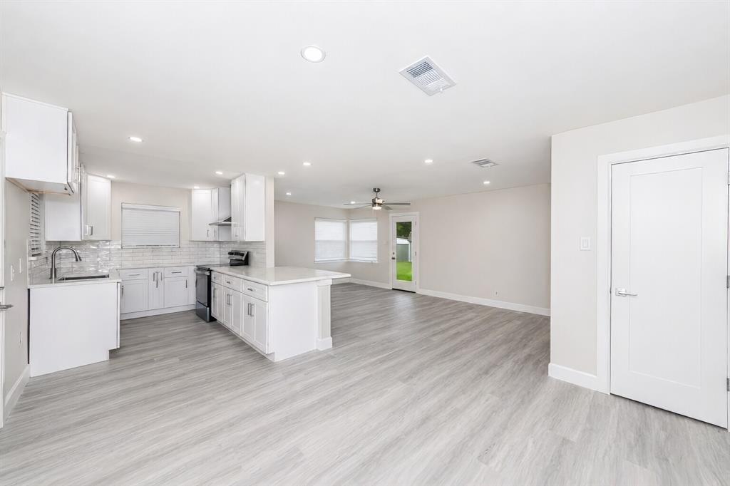 504 Pecan Street Crowley, TX 76036 - Photo 6 of 30