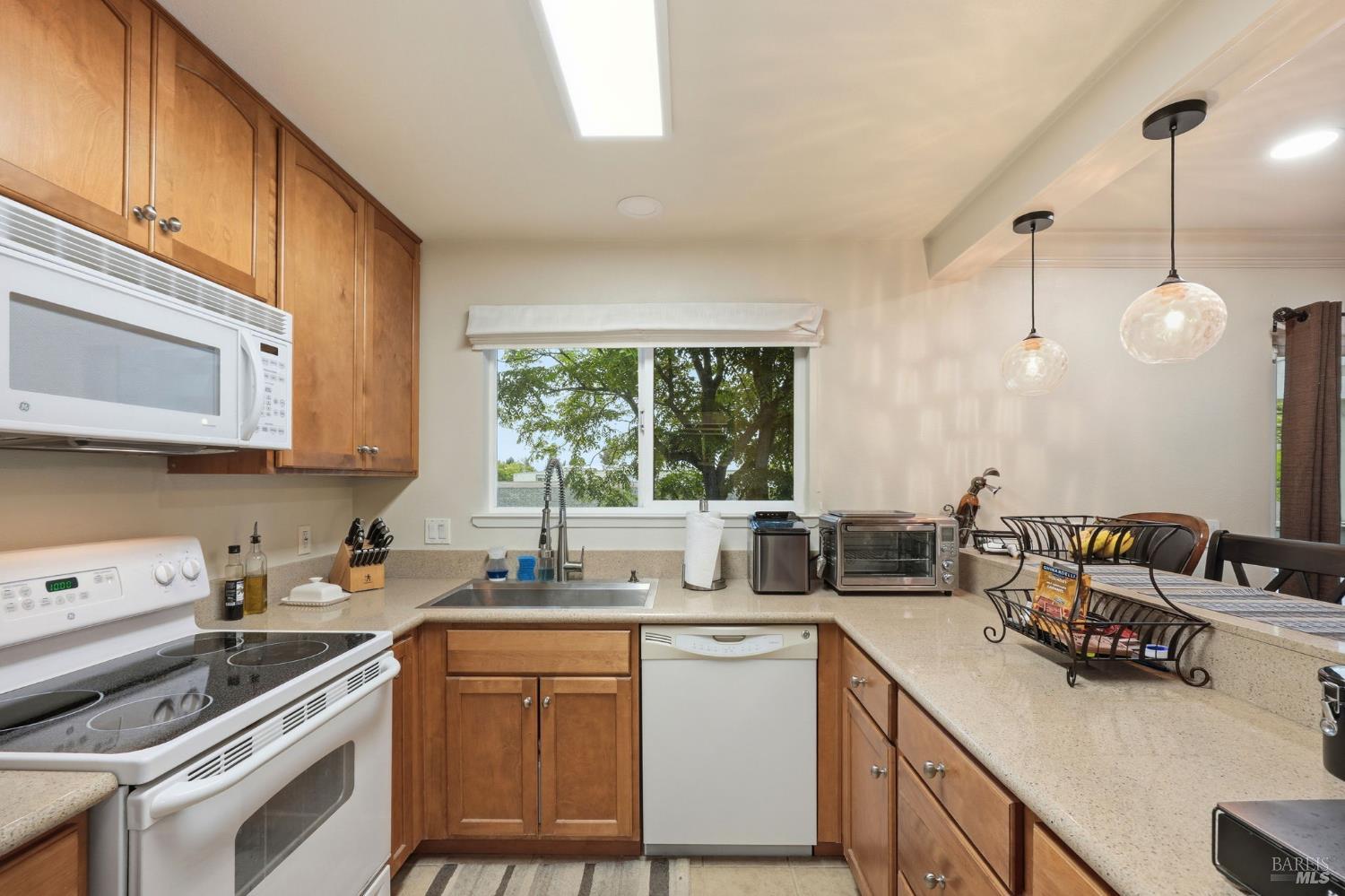 225 Burt Street, Unit 9 Santa Rosa, CA 95404 - Photo 10 of 32