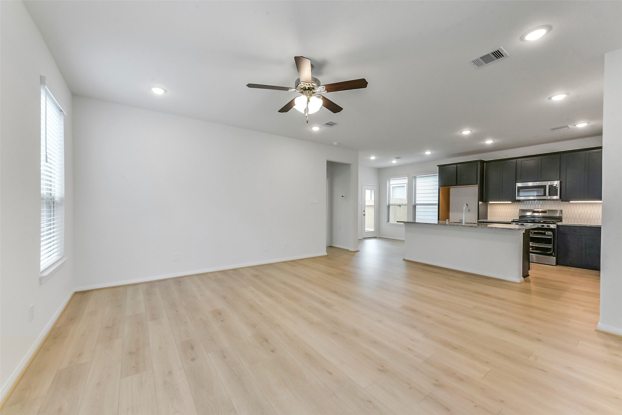 15411 Fathom Line Way Houston, TX 77053 - Photo 8 of 41