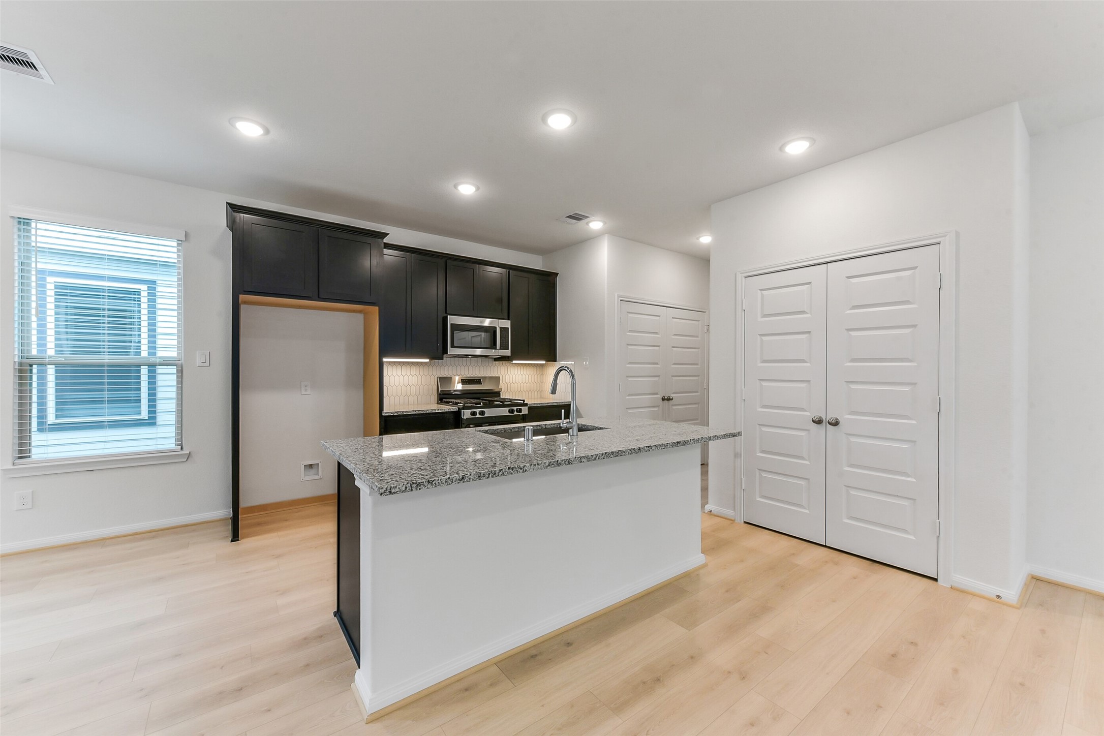 15411 Fathom Line Way Houston, TX 77053 - Photo 9 of 41