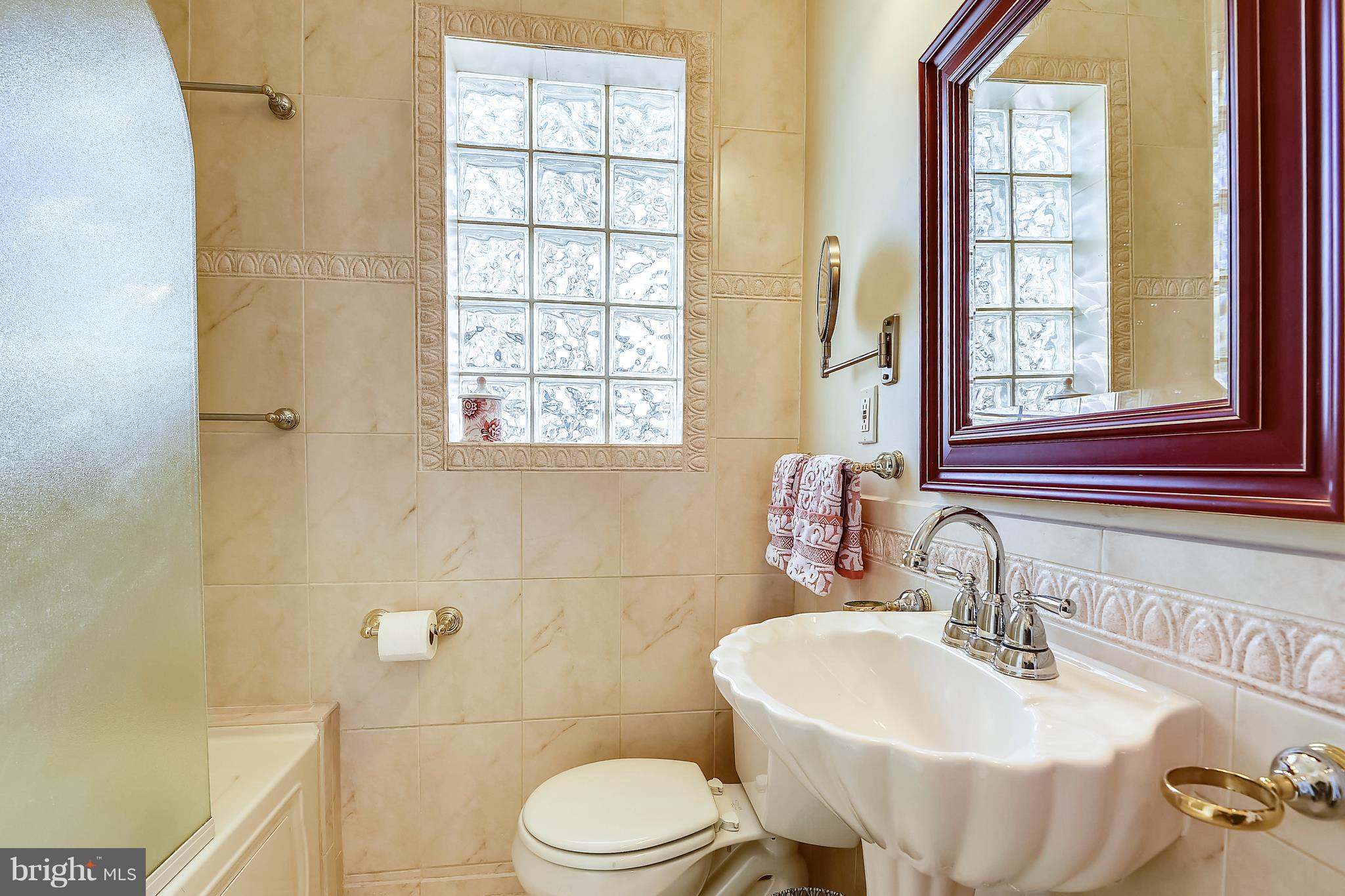 1701 Sherwood Road Silver Spring, MD 20902 - Photo 41 of 63 Main Level Bath