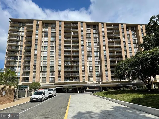 $1,575 | 4600 South Four Mile Run Drive, Unit 610, Arlington, VA 22204