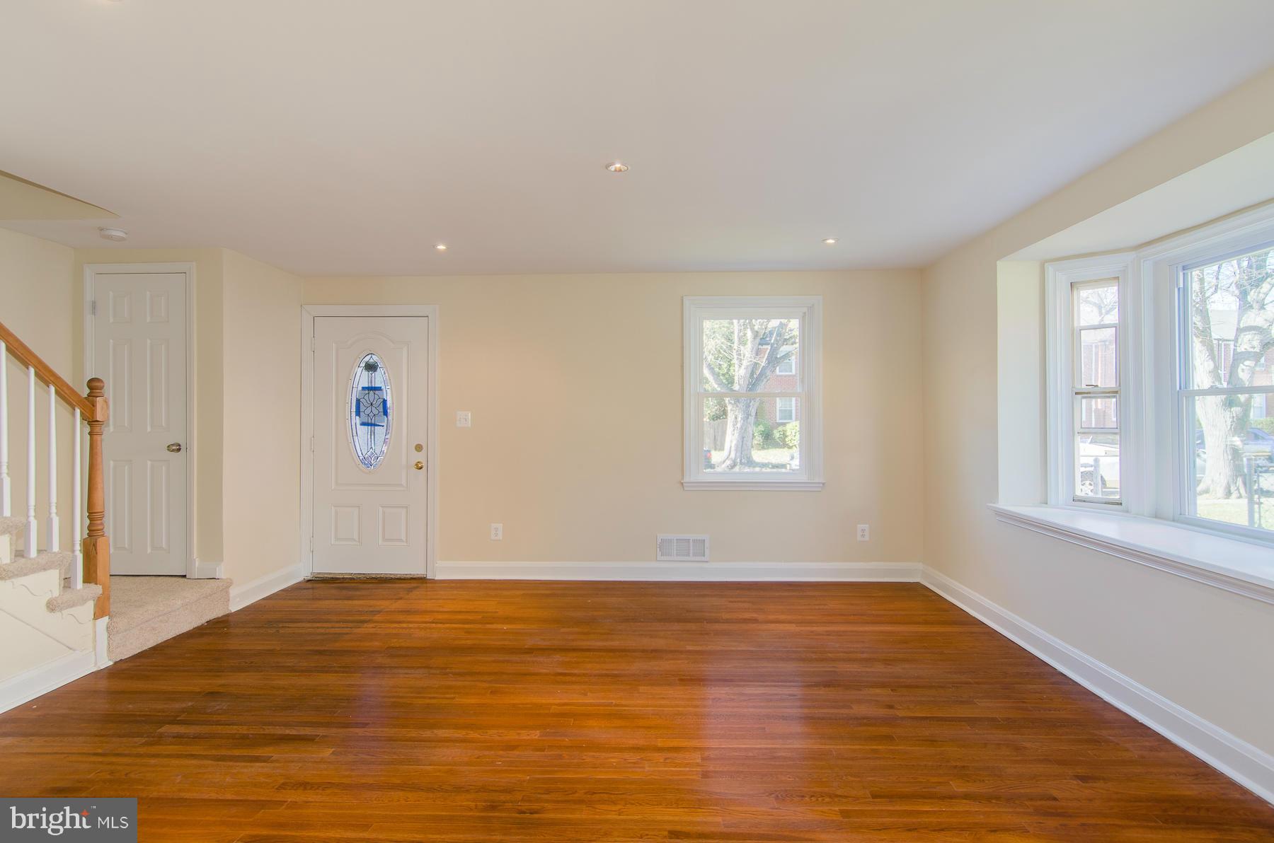 5409 Sagra Road Baltimore, MD 21239 - Photo 4 of 24 Living Room