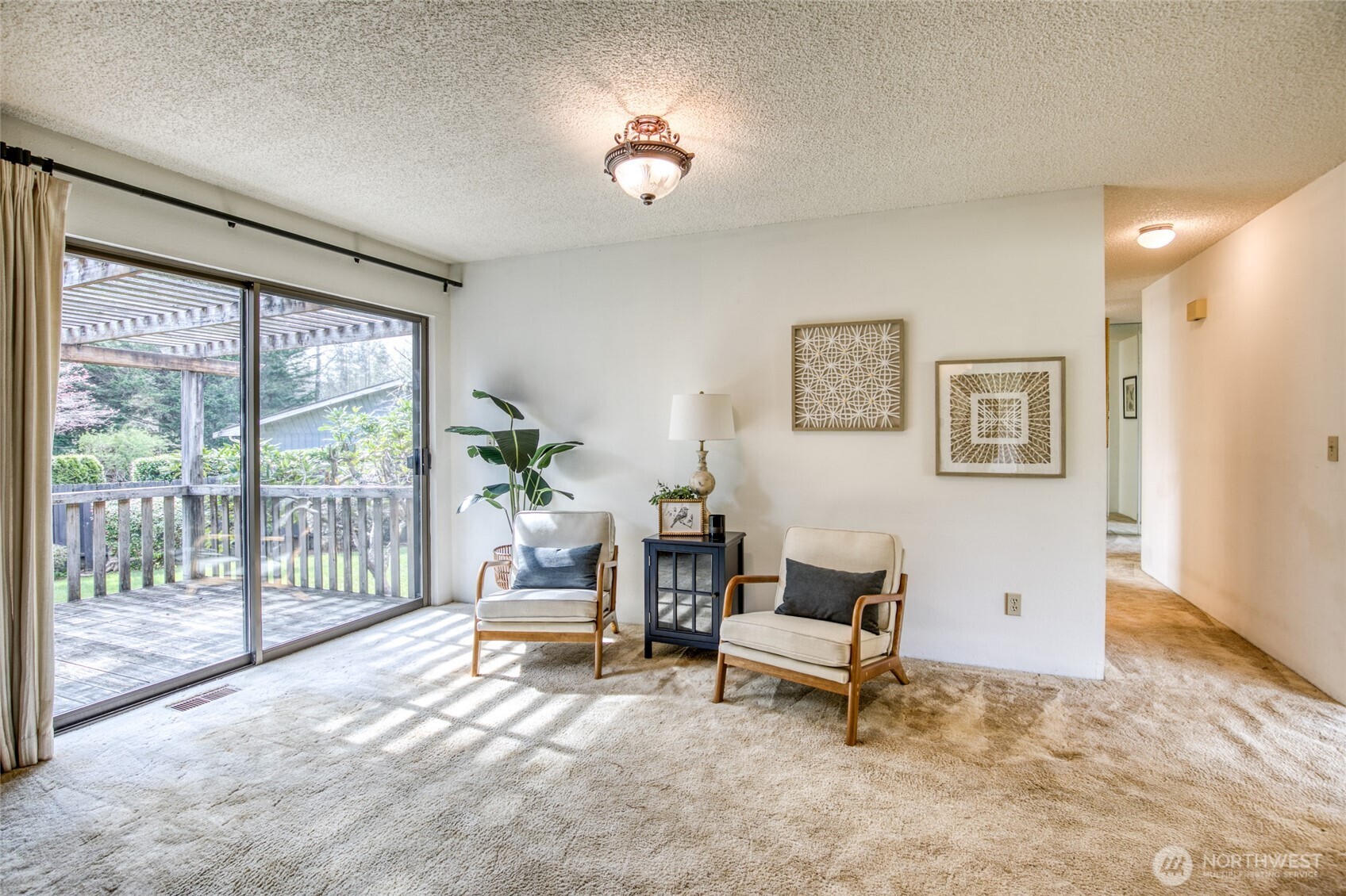 6109 Ridgeview Drive Aberdeen, WA 98520 - Photo 25 of 38 a living room with furniture and a floor to ceiling window