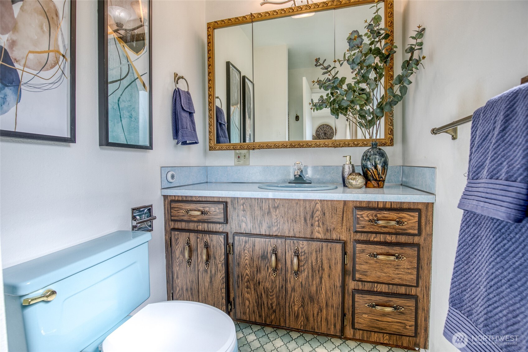 6109 Ridgeview Drive Aberdeen, WA 98520 - Photo 29 of 38 a bathroom with a granite countertop toilet sink and mirror