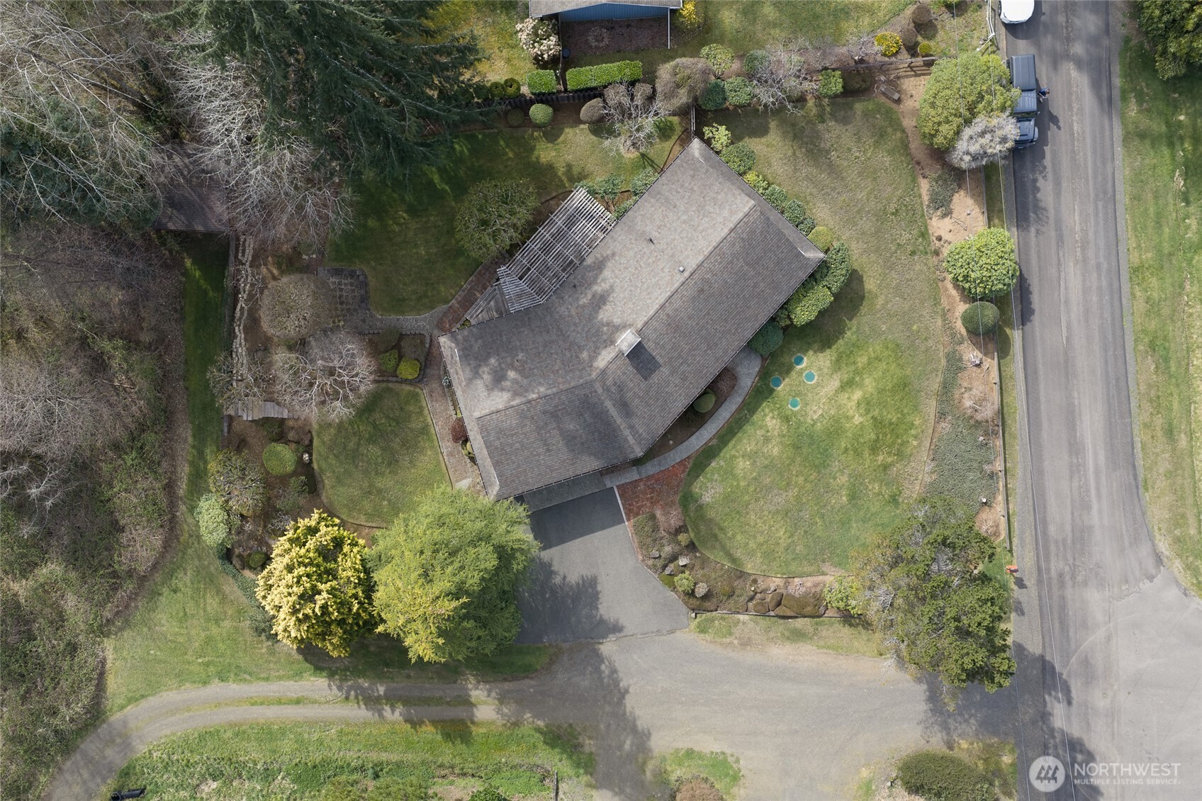 6109 Ridgeview Drive Aberdeen, WA 98520 - Photo 33 of 38 an aerial view of a house