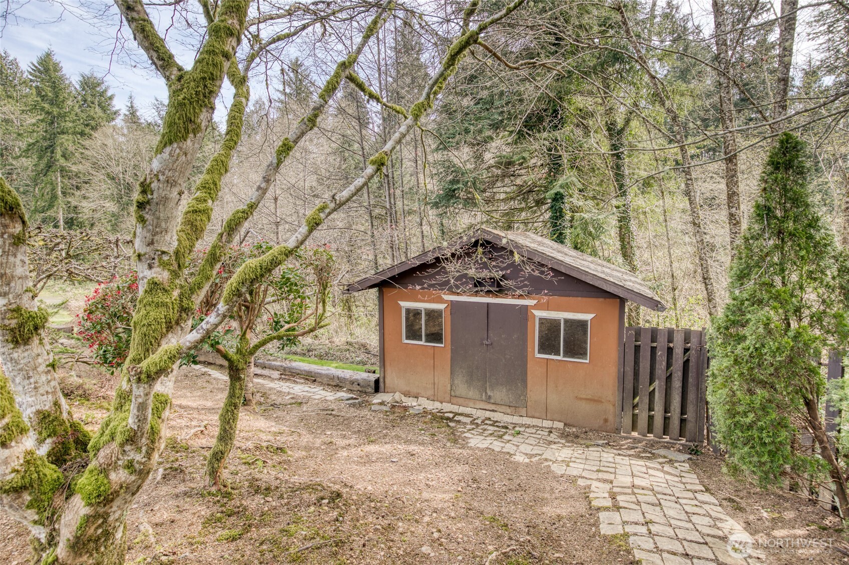 6109 Ridgeview Drive Aberdeen, WA 98520 - Photo 4 of 38 a view of a house with a yard