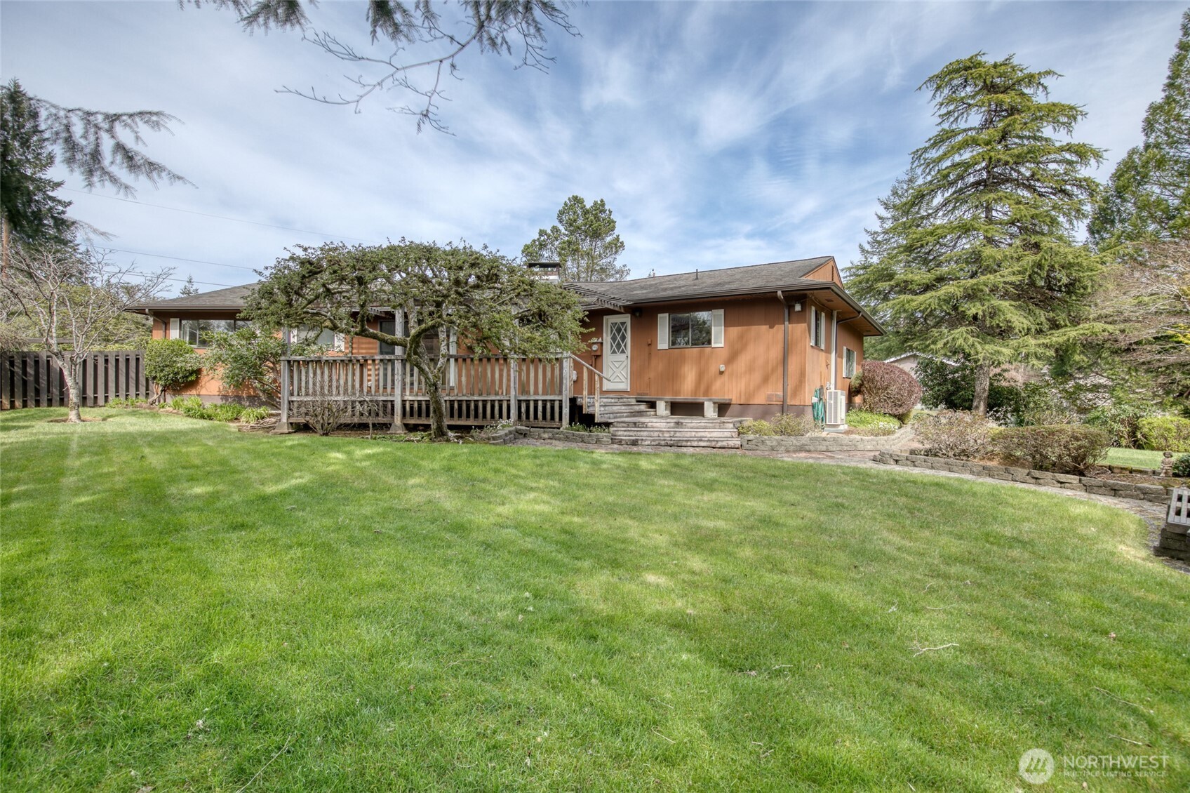 6109 Ridgeview Drive Aberdeen, WA 98520 - Photo 5 of 38 a front view of a house with a big yard