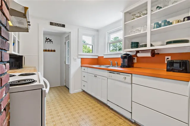 $2,000 | 39 Salt Pond Way, Westerly, RI 02891