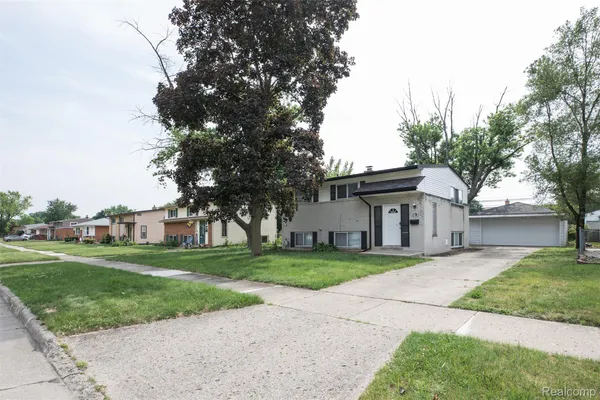 $2,000 | 6739 Caribou Street, Westland, MI 48185