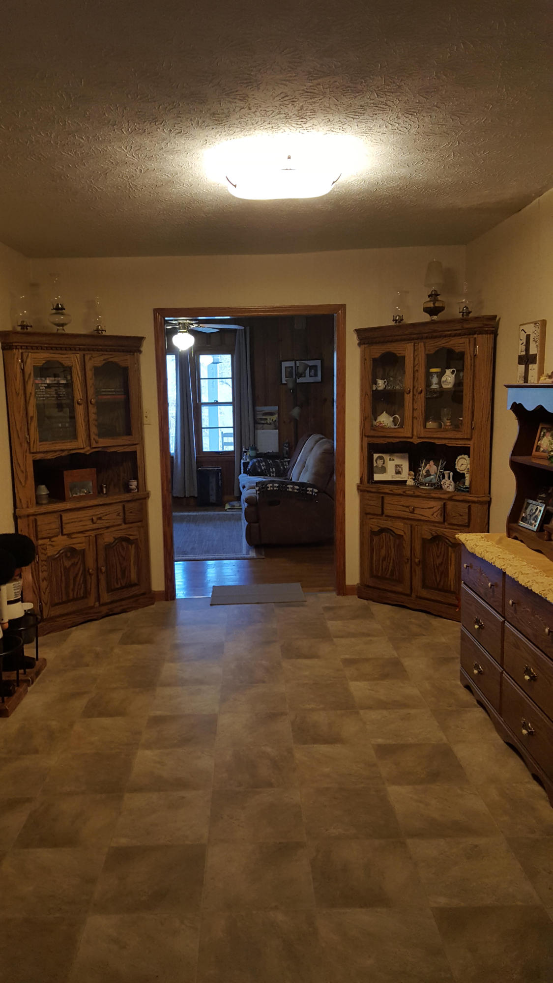 1410 Foust Carney Road Powell, TN 37849 - Photo 22 of 37 Middle room
