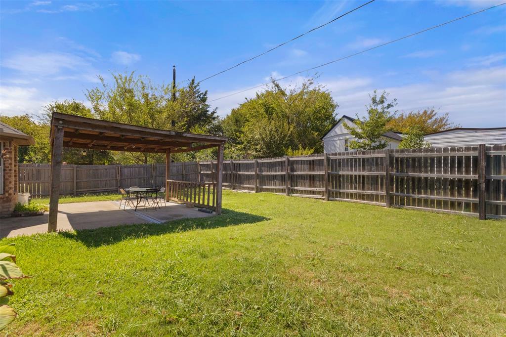490 Lynne Drive Rockwall, TX 75032 - Photo 25 of 27 Fenced backyard featuring a patio