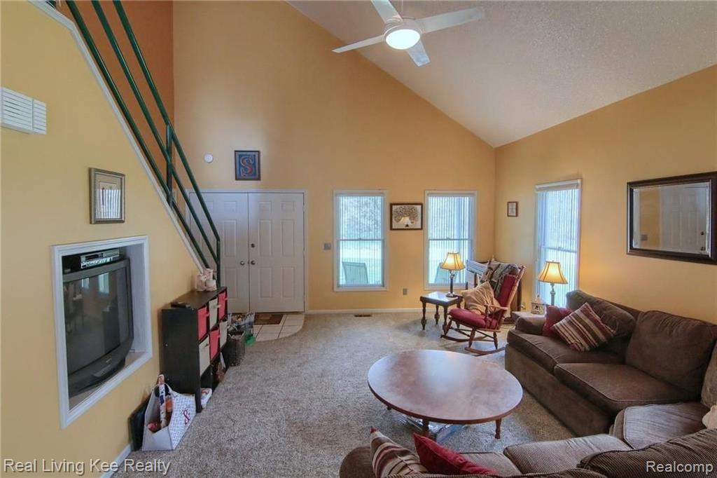 2317 Culbertson Avenue Rochester, MI 48307 - Photo 5 of 32