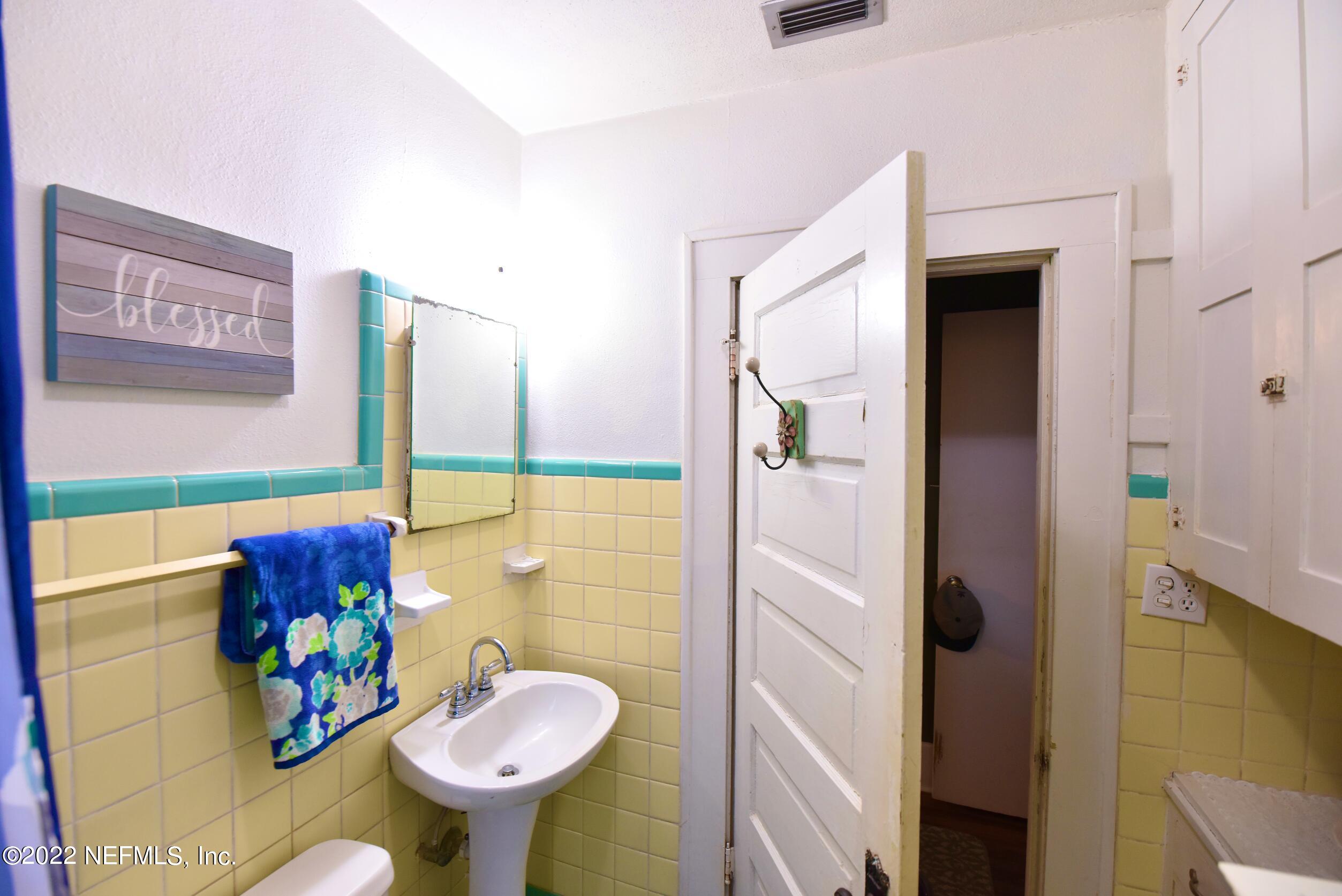 1840 Lindsey Road Jacksonville, FL 32221 - Photo 28 of 30 Guest bathroom