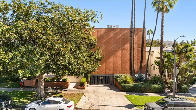 a view of a entryway with interior