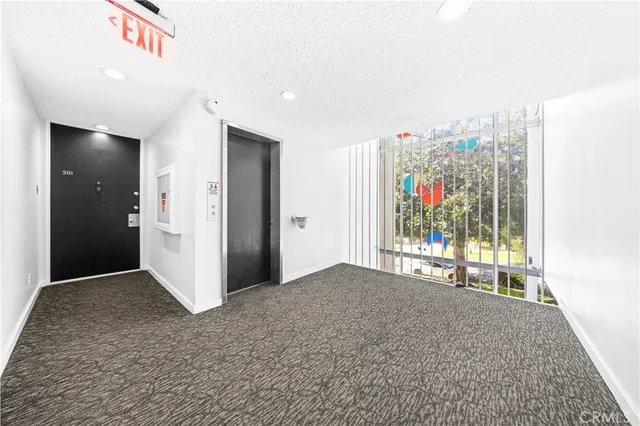 $968,000 | 1550 North Laurel Avenue, Unit 203, Los Angeles, CA 90046