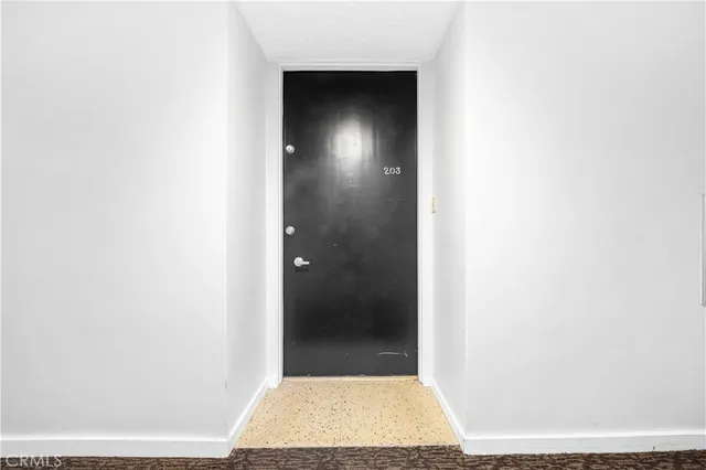 $968,000 | 1550 North Laurel Avenue, Unit 203, Los Angeles, CA 90046