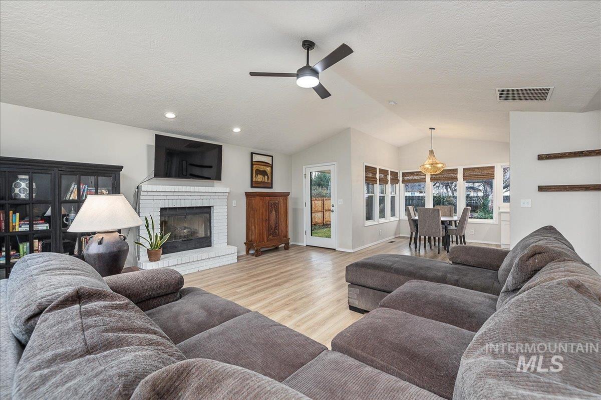 4638 North Marcliffe Way Boise, ID 83704 - Photo 7 of 27