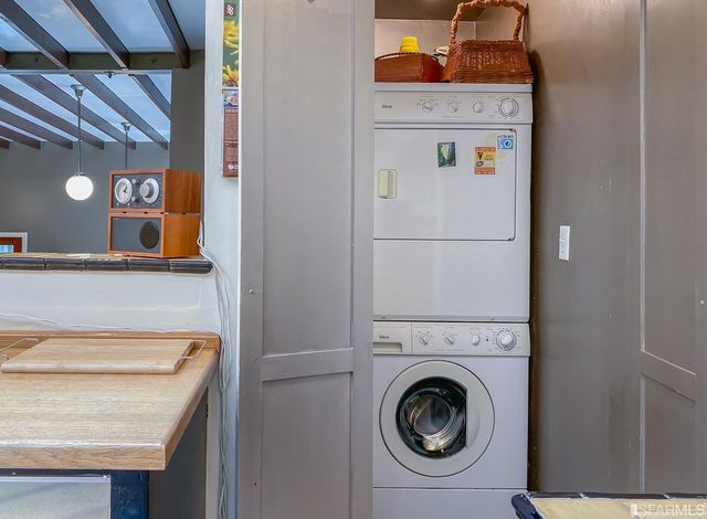 $1,400,000 | 341 Moultrie Street, San Francisco, CA 94110